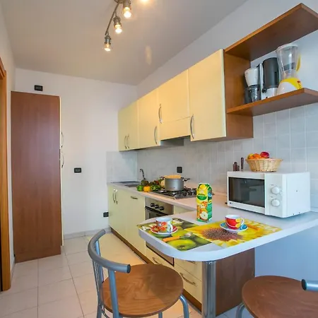 Sleeps 4 *