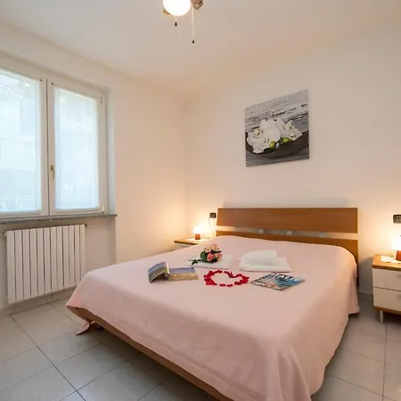 Sleeps 4 *