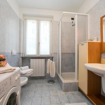 Sleeps 4 *